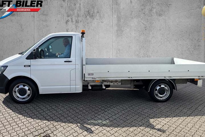 Hvid VW Transporter fra 2021