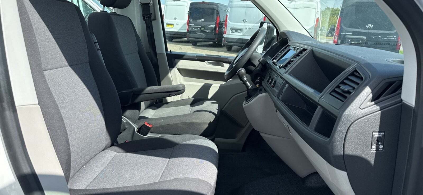 Hvid VW Transporter fra 2021