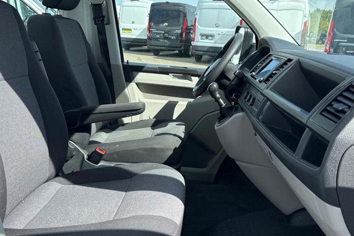 Hvid VW Transporter fra 2021