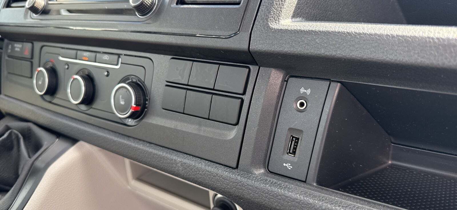 Hvid VW Transporter fra 2021