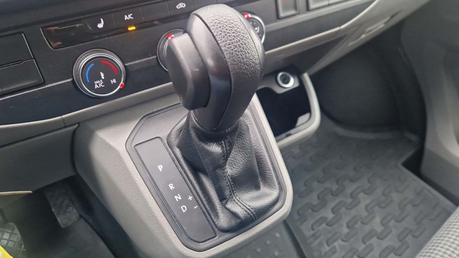 Hvid VW Transporter fra 2021