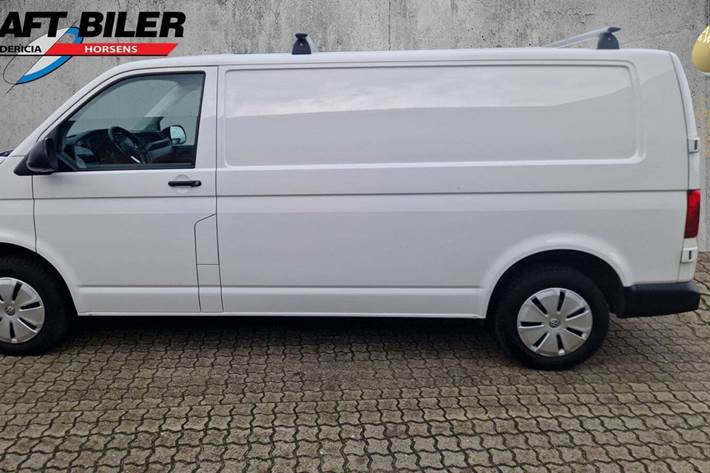 Hvid VW Transporter fra 2021