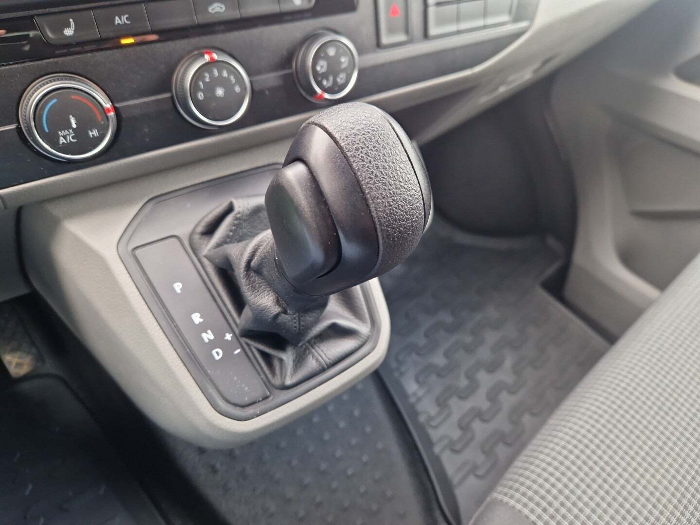 Hvid VW Transporter fra 2021