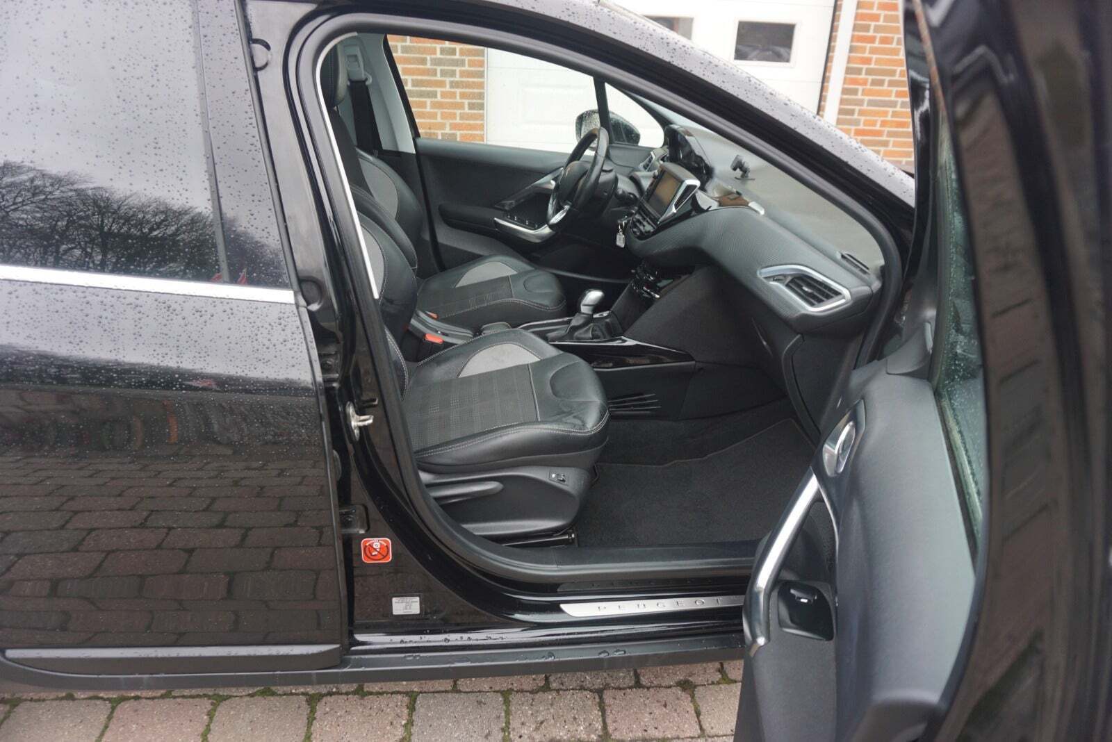 Peugeot 2008 1,6 BlueHDi 100 Allure Sky