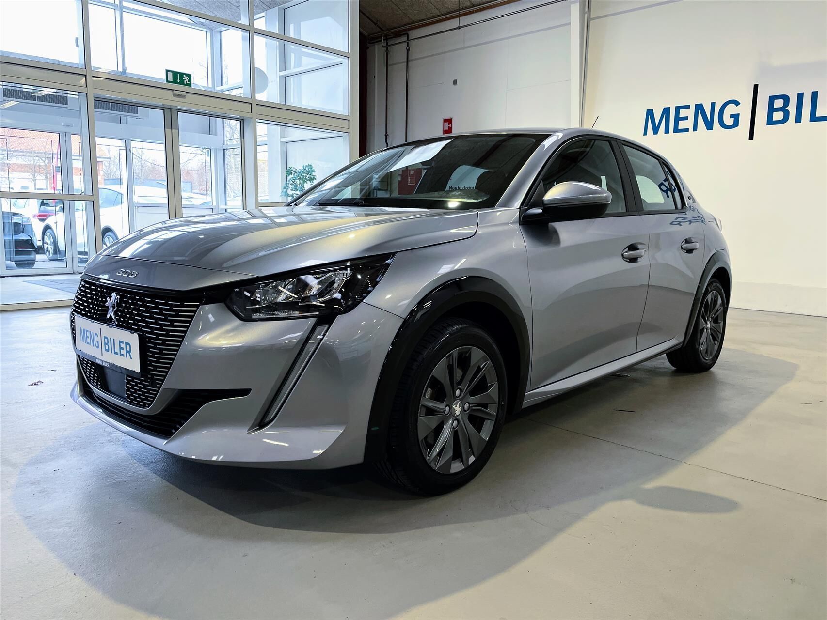 Sølv Peugeot e-208 fra 2021