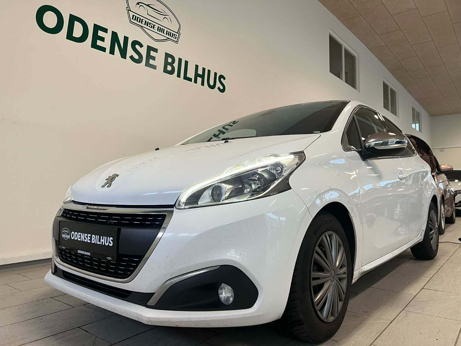 Peugeot 208 1,6 BlueHDi 100 Chili Sky