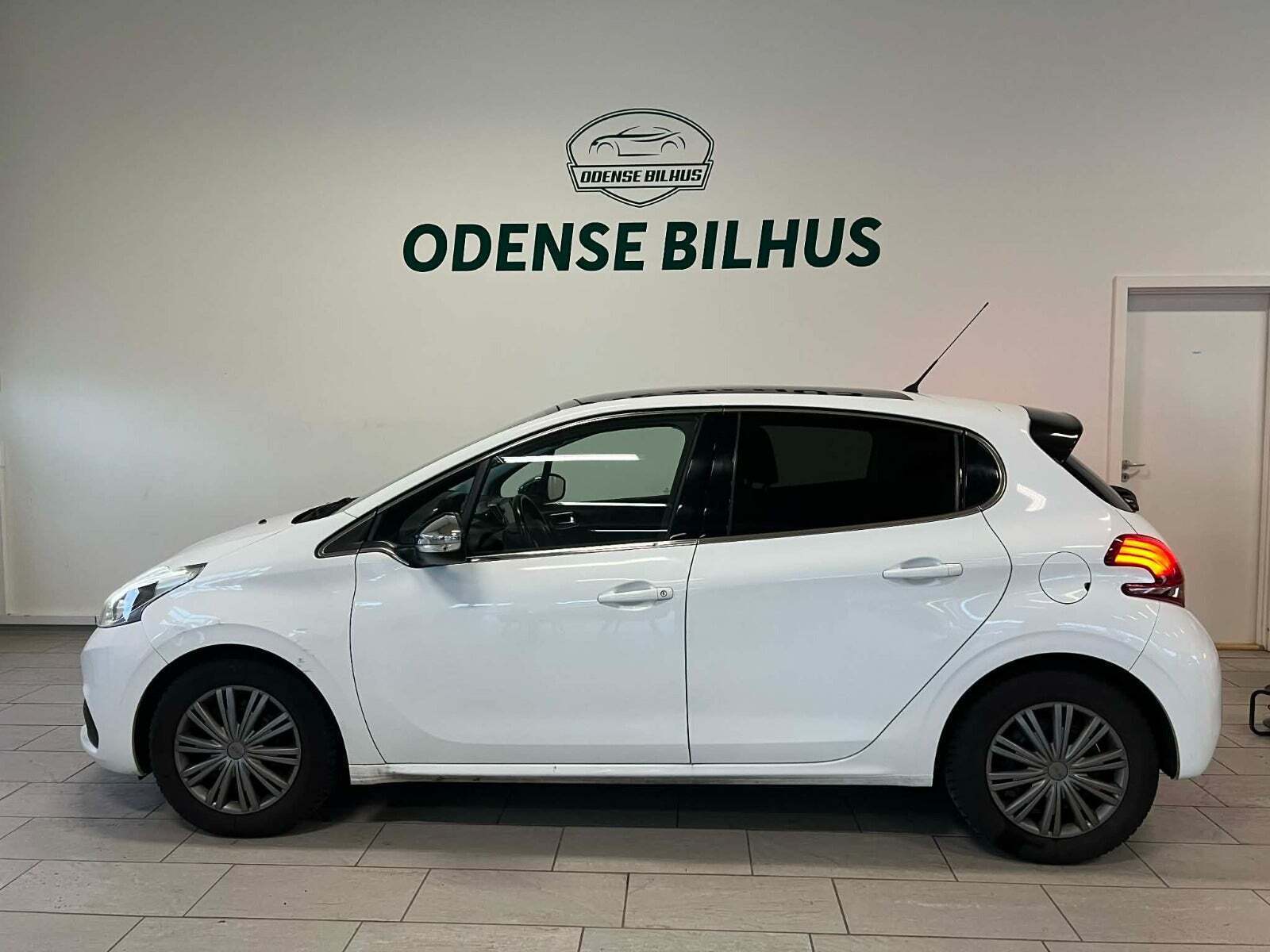 Peugeot 208 1,6 BlueHDi 100 Chili Sky