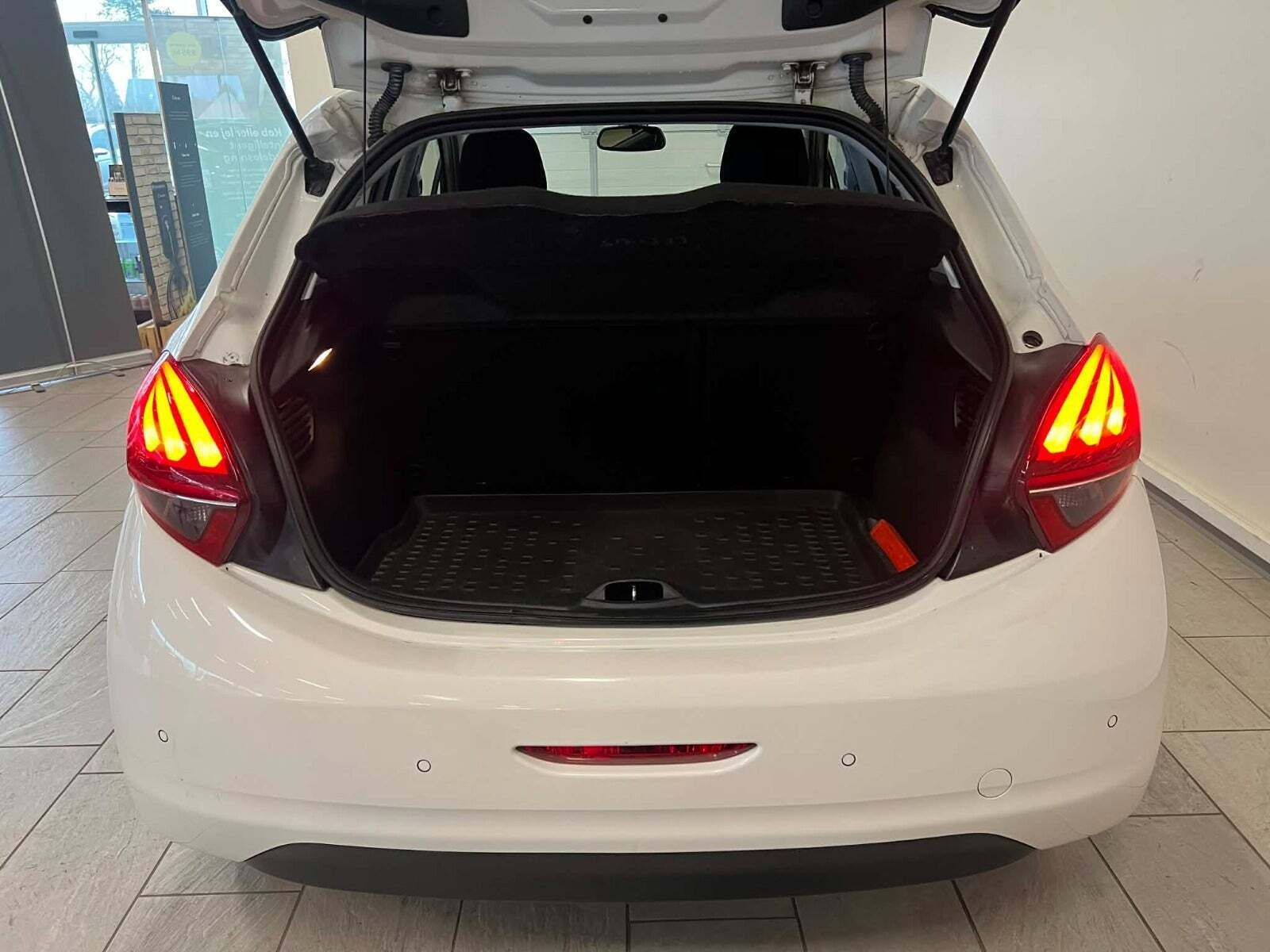 Peugeot 208 1,6 BlueHDi 100 Chili Sky