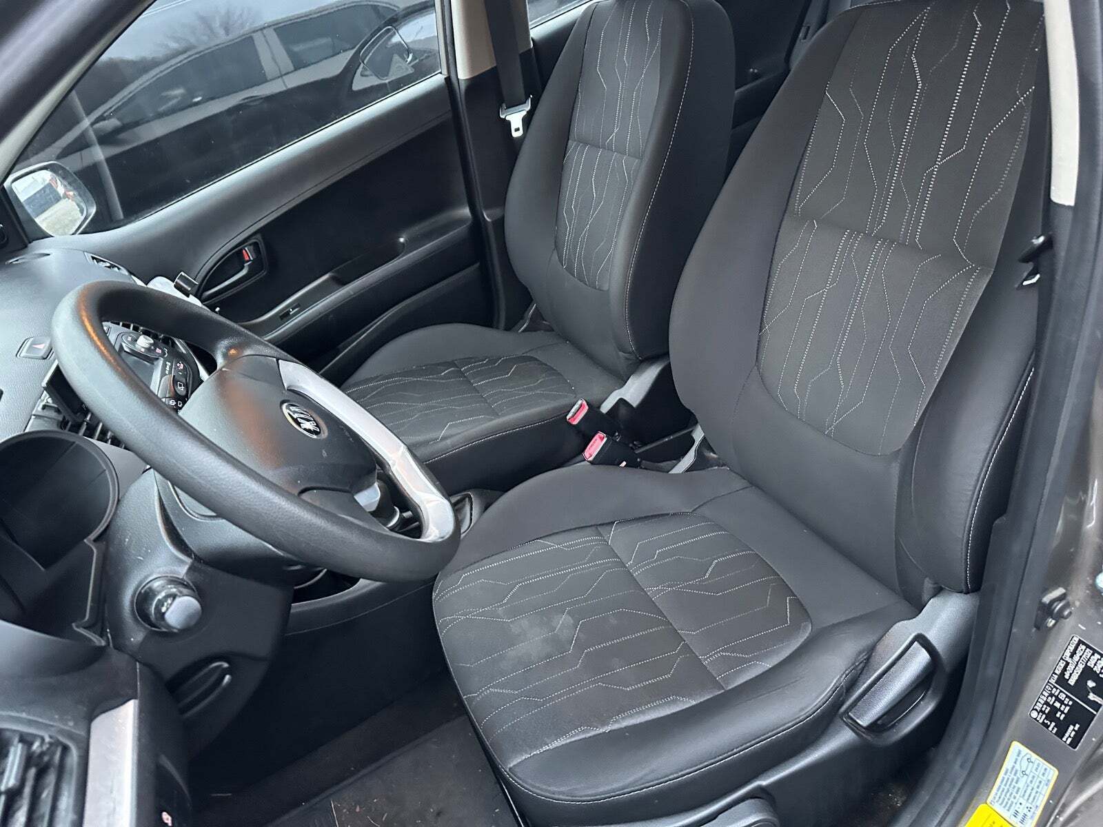 Beige Kia Picanto fra 2014