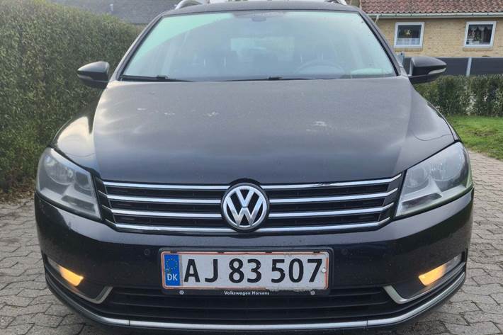 Sort VW Passat fra 2014