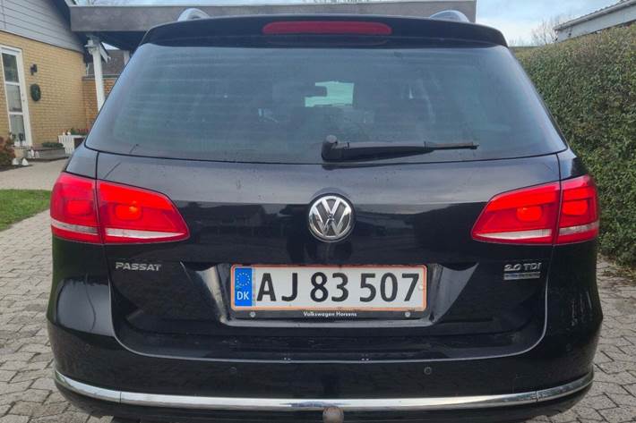 Sort VW Passat fra 2014