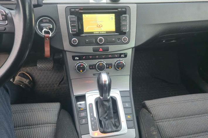 Sort VW Passat fra 2014