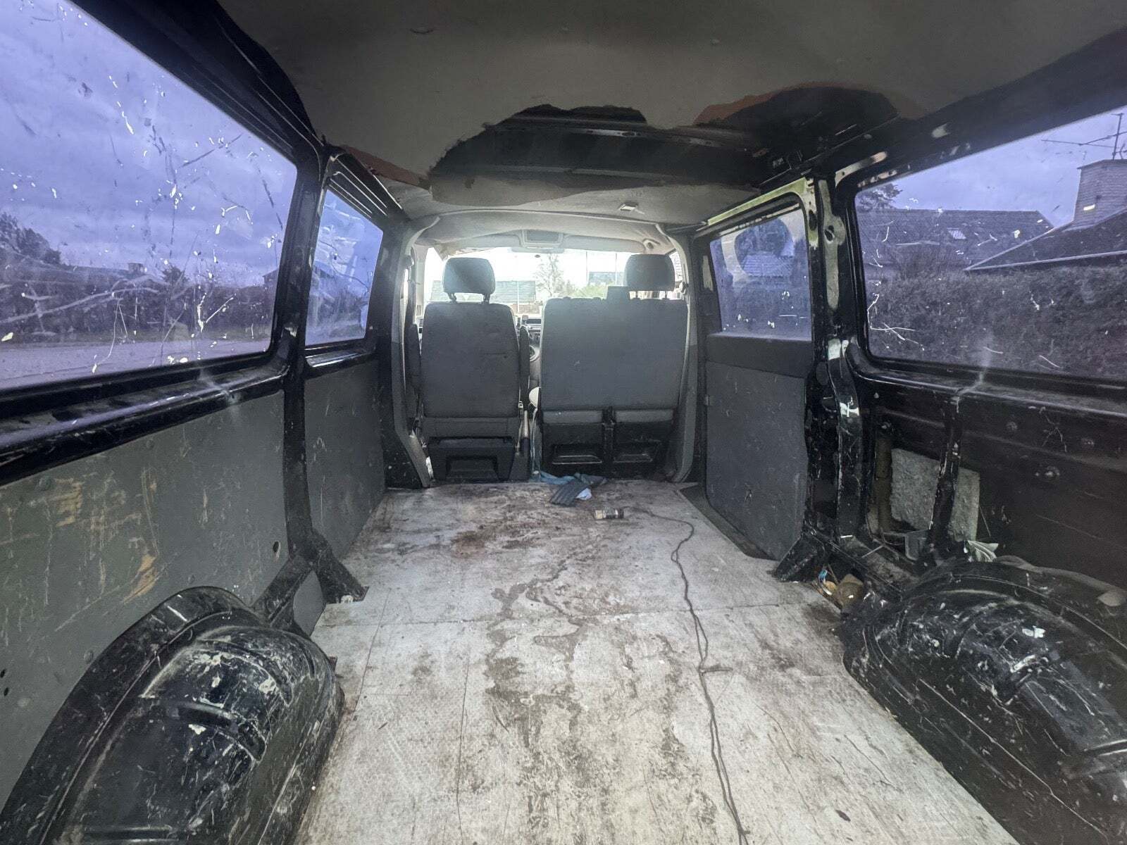 VW Transporter 2,5 TDi 130 Kassevogn lang