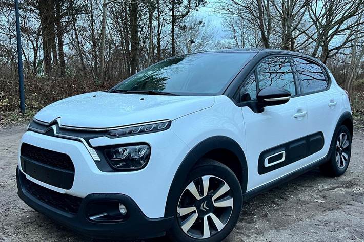 Hvid Citroën C3 fra 2021 set udefra