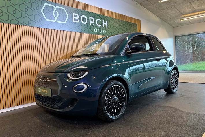 Blå Fiat 500e fra 2021 set udefra