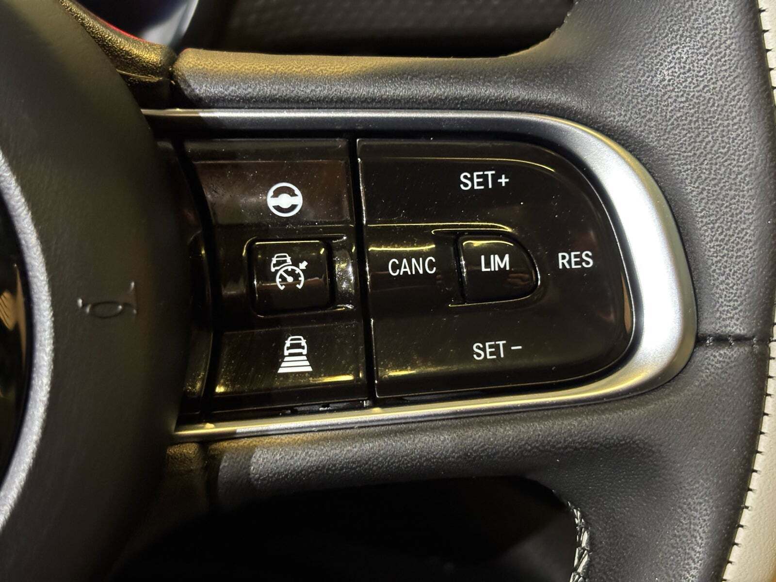 Blå Fiat 500e fra 2021