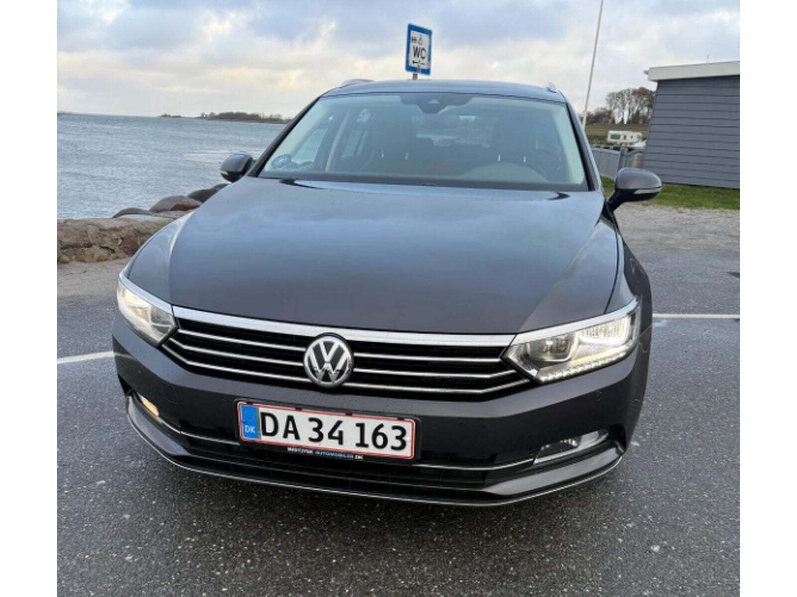 Grå VW Passat fra 2019
