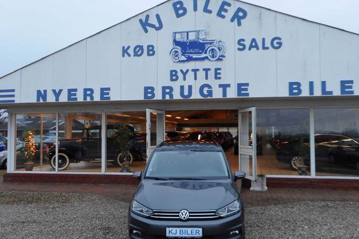 Grå VW Touran fra 2019