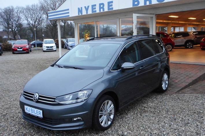 Grå VW Touran fra 2019