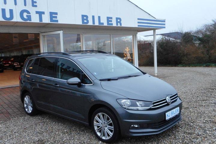 Grå VW Touran fra 2019