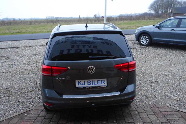 Grå VW Touran fra 2019