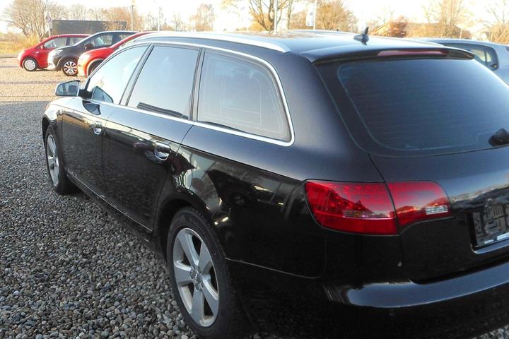 Sort Audi A6 fra 2005