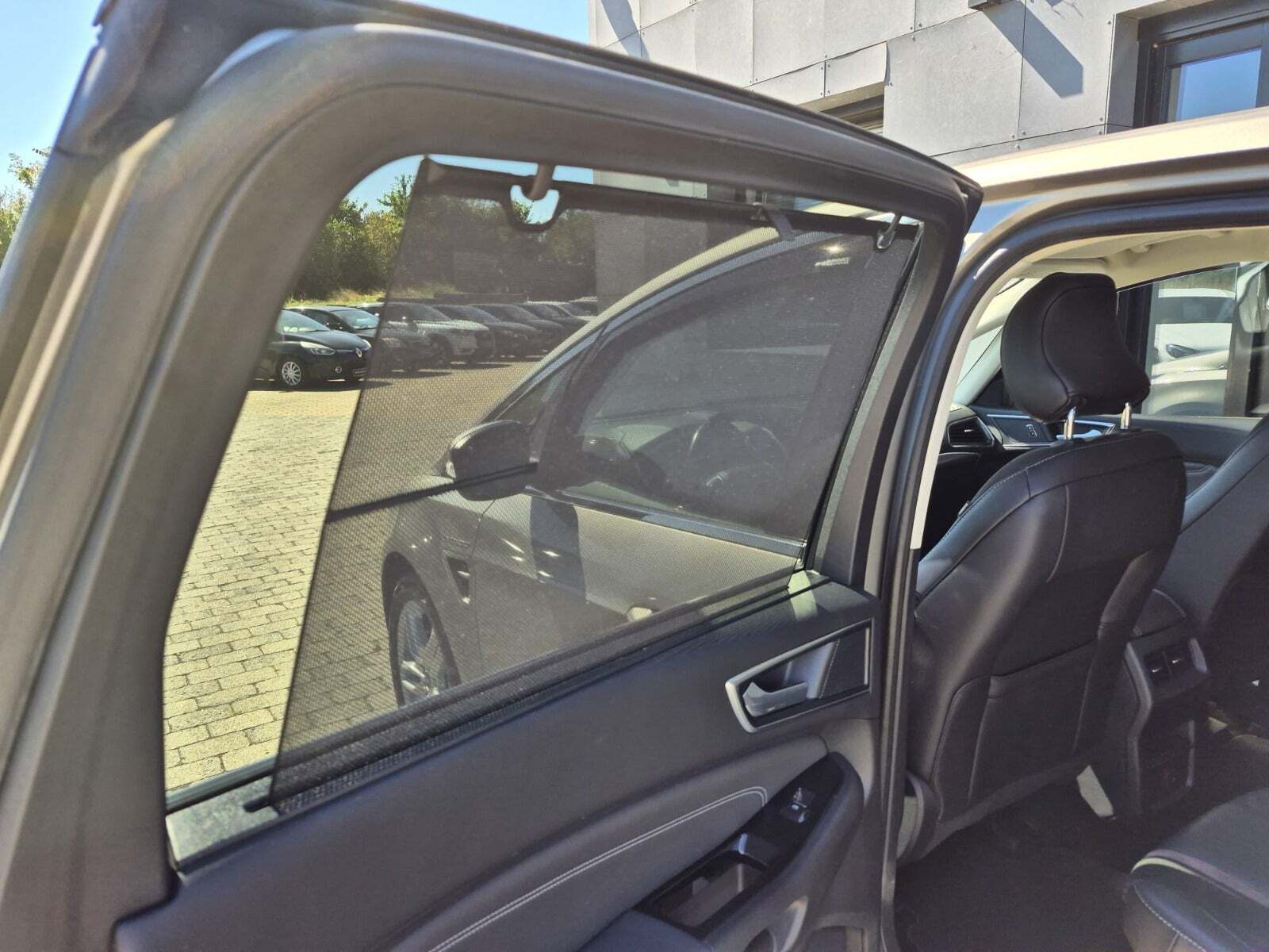 Beige Ford S-MAX fra 2016