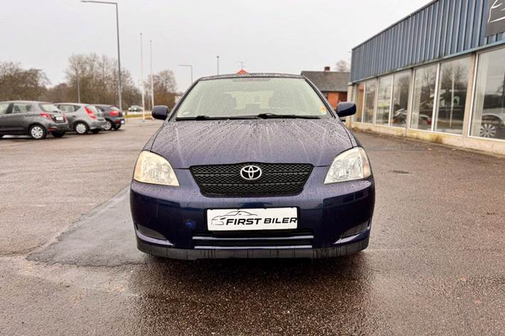 Grøn Toyota Corolla fra 2003