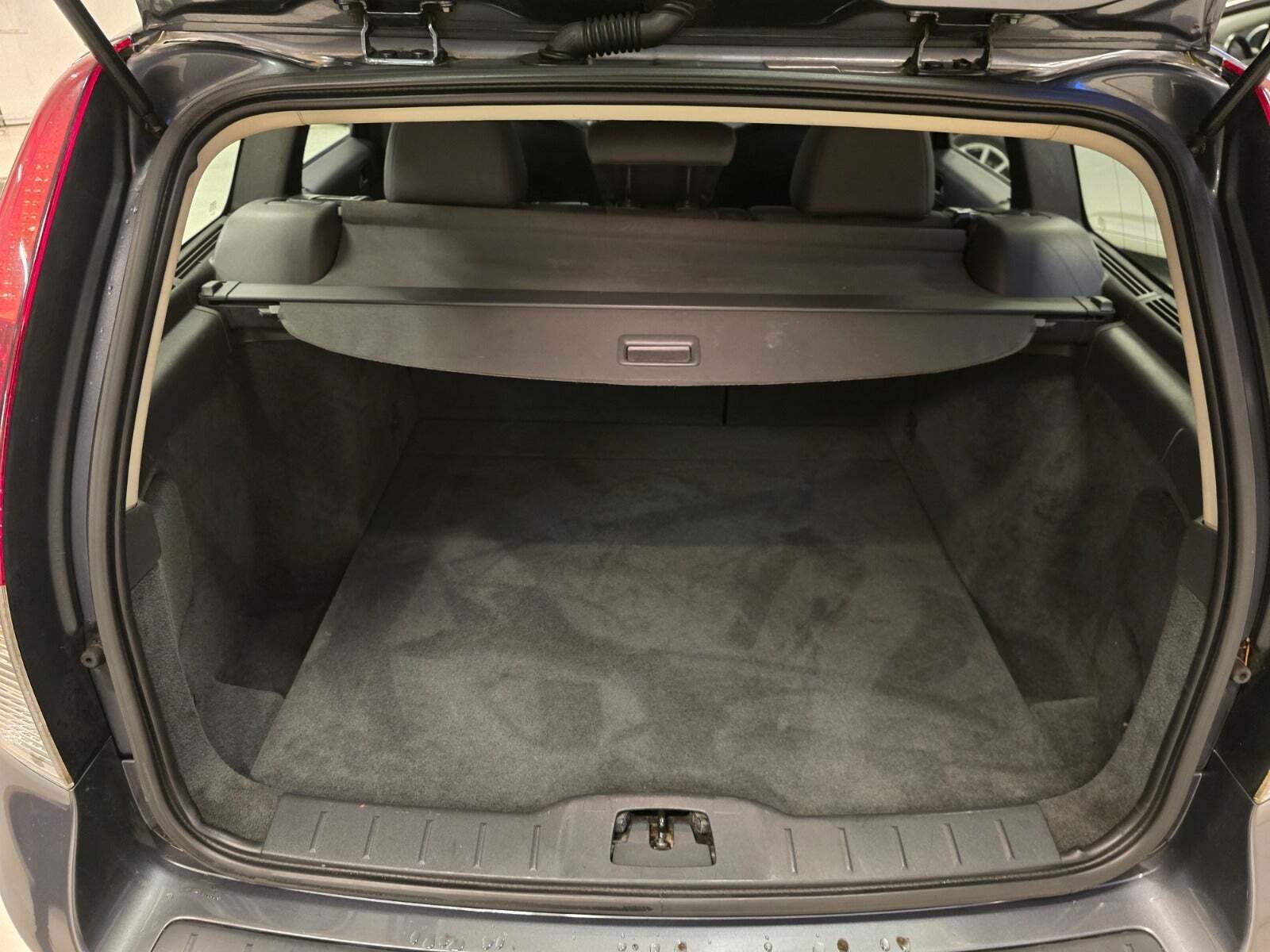 Grå Volvo V50 fra 2010