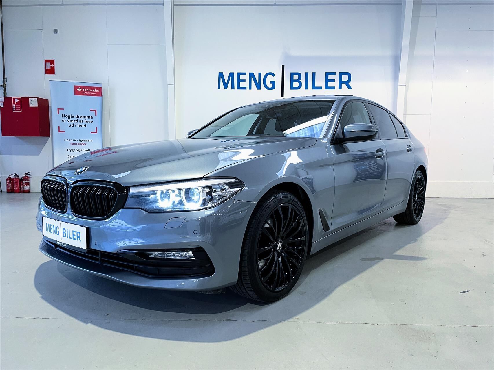 Blå BMW 520d fra 2017 set udefra