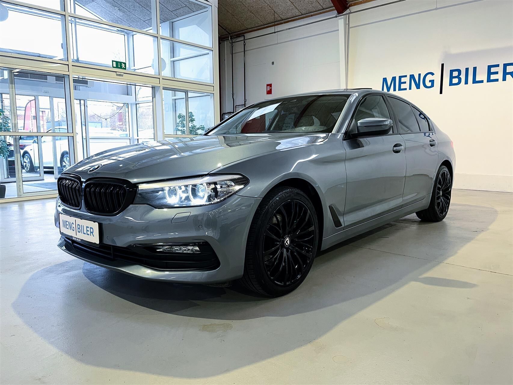 Blå BMW 520d fra 2017