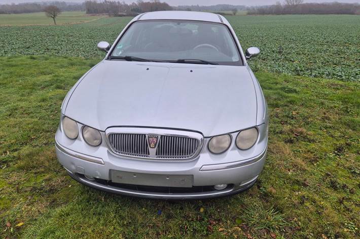 Blå Rover 75 fra 1999 set udefra