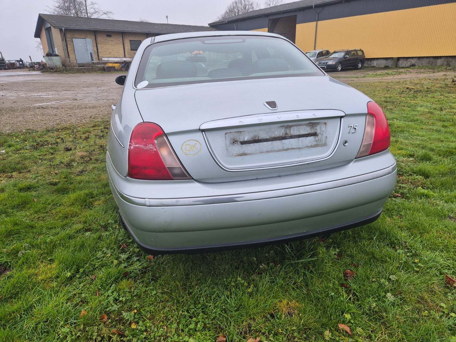 Blå Rover 75 fra 1999 set udefra