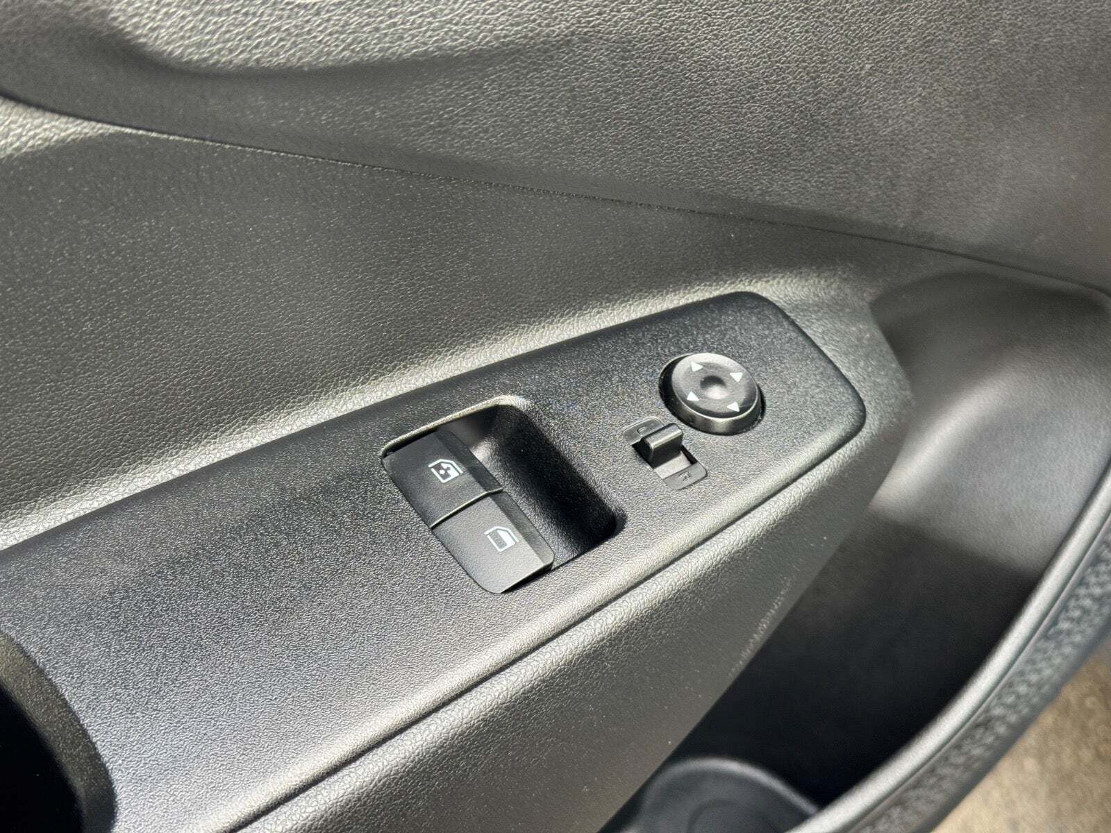 Grå Hyundai i10 fra 2021