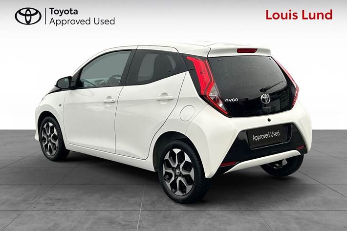 Hvid Toyota Aygo fra 2021