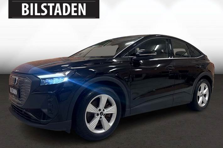 Sort Audi Q4 e-tron fra 2022 set udefra