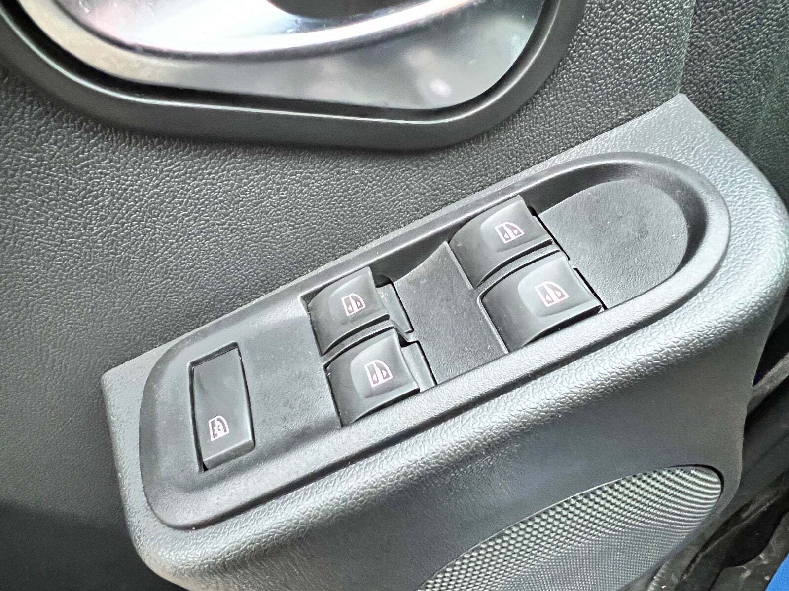 Sort Dacia Duster fra 2018