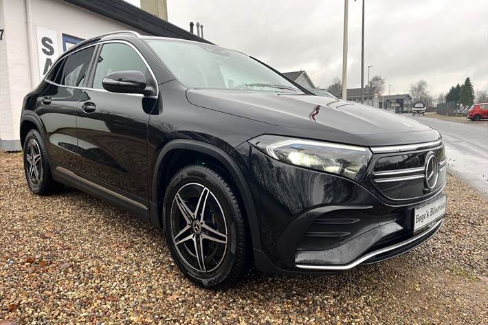 Sort Mercedes EQA 250+ fra 2024 set udefra