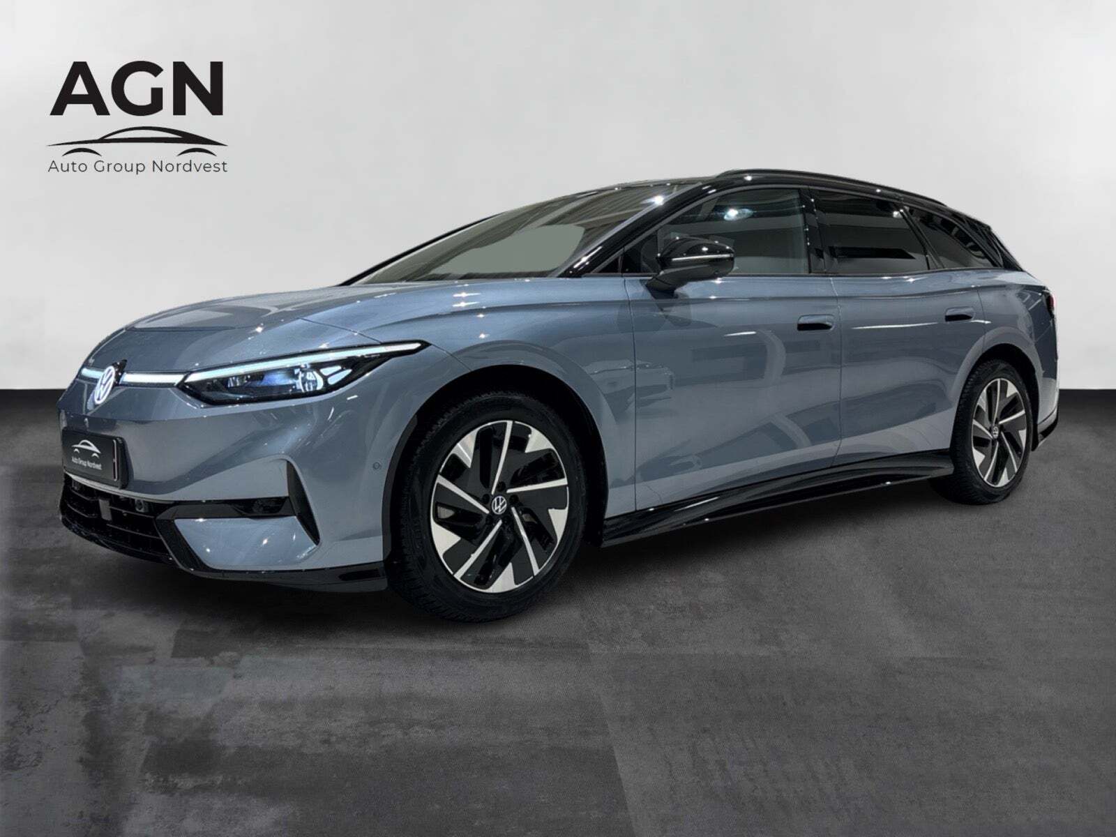 Blå VW ID.7 fra 2025 set udefra