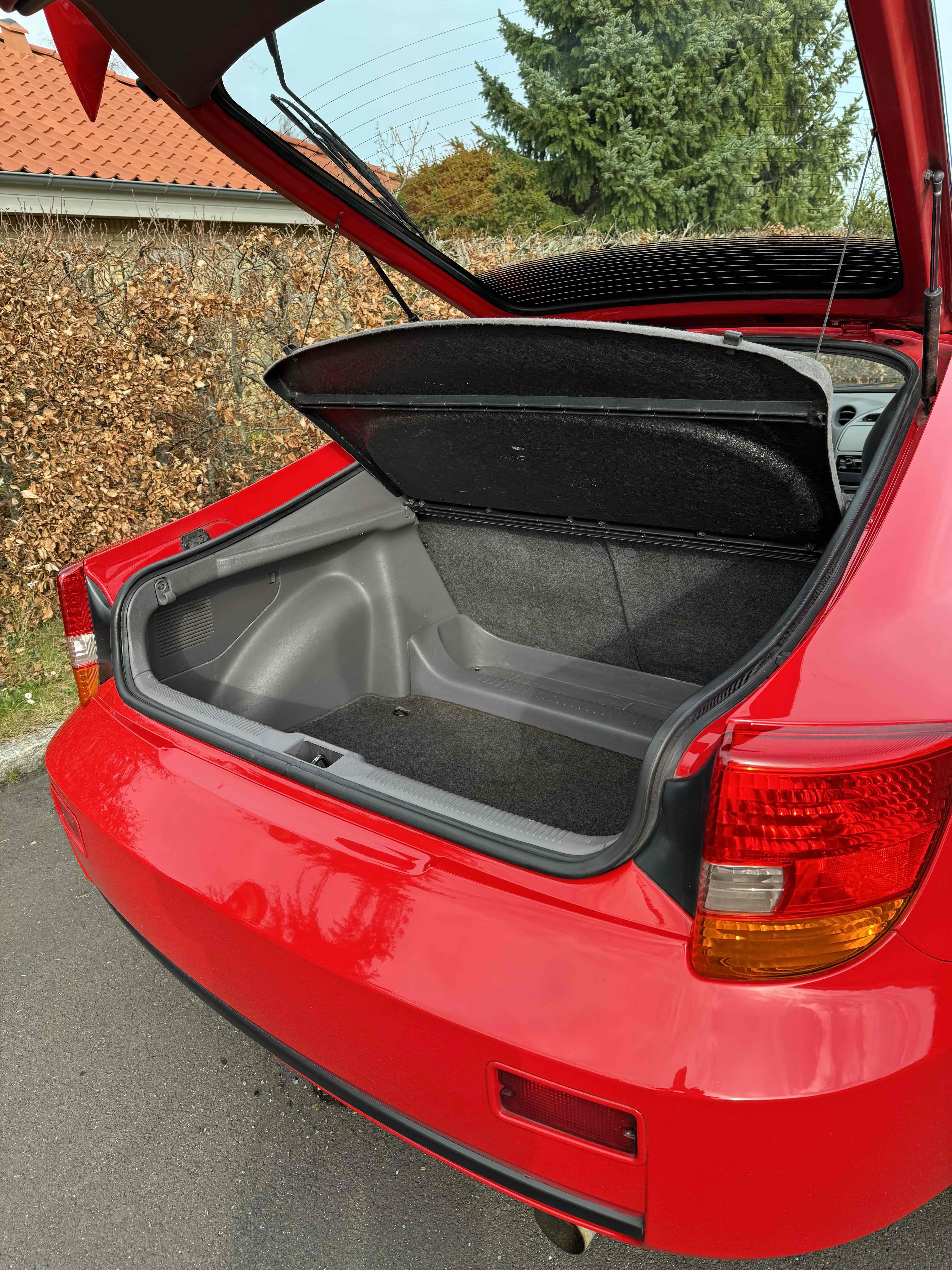 Rød Toyota Celica fra 2000