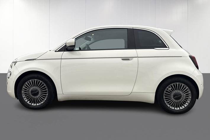 Hvid Fiat 500e fra 2024
