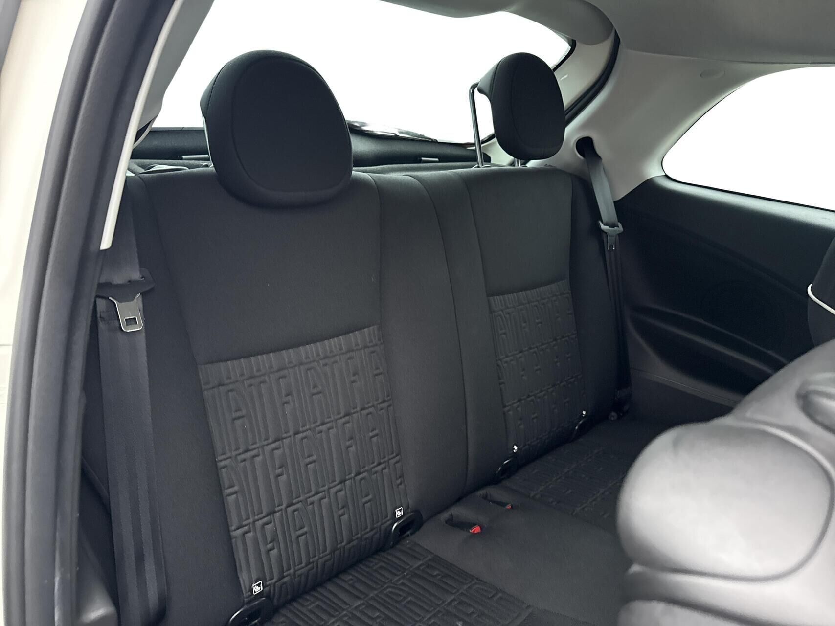 Hvid Fiat 500e fra 2024