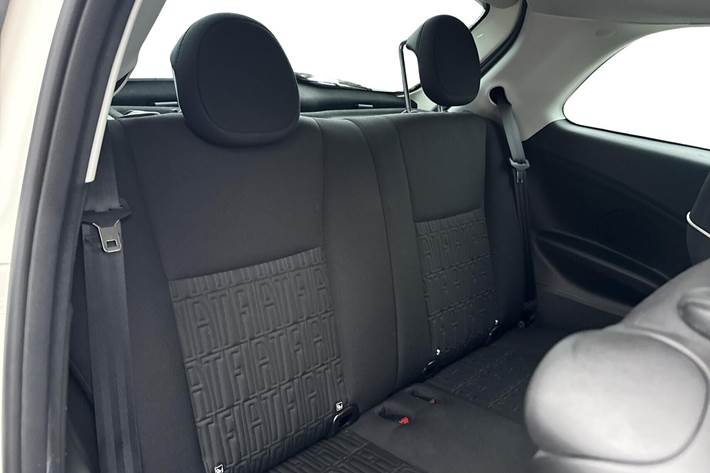 Hvid Fiat 500e fra 2024