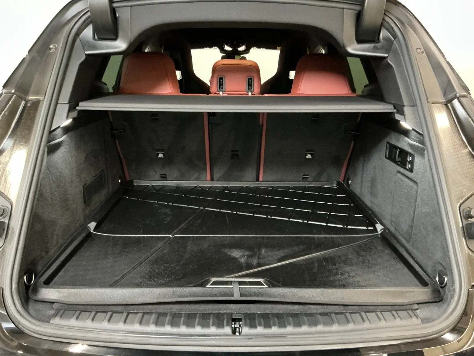 Sort BMW iX fra 2022