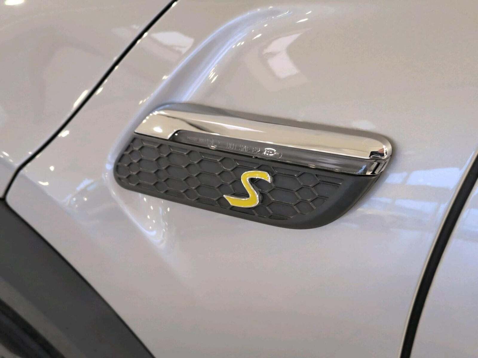 Sølv Mini Cooper SE fra 2023