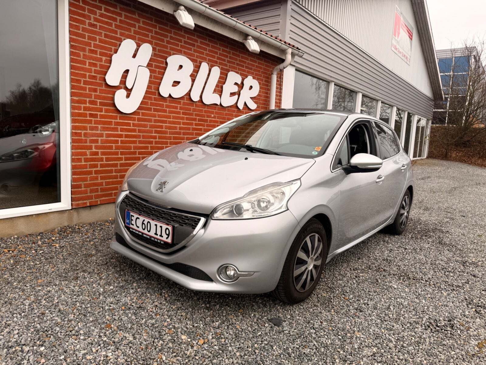 Peugeot 208 1,2 VTi Allure Sky