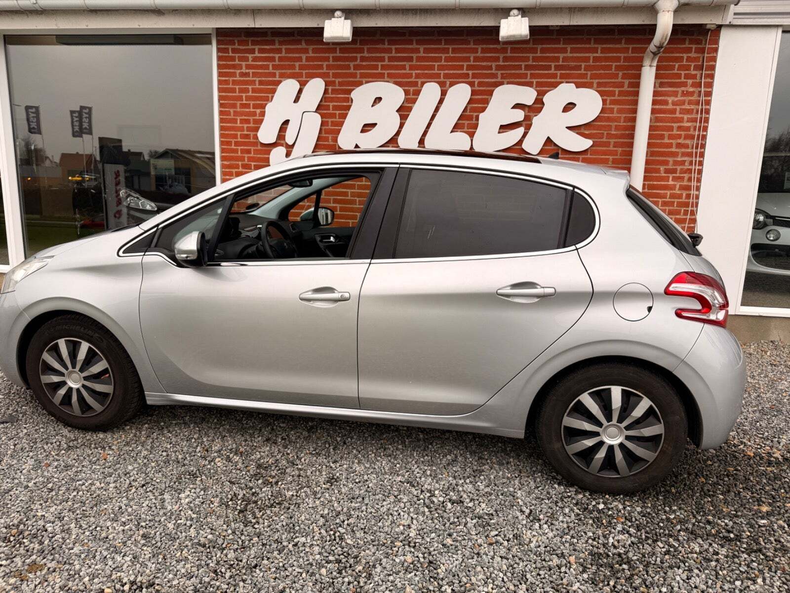 Peugeot 208 1,2 VTi Allure Sky