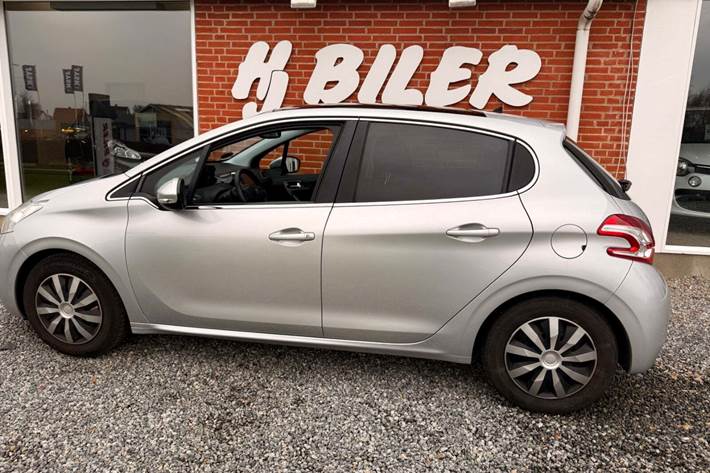 Sølv Peugeot 208 fra 2012