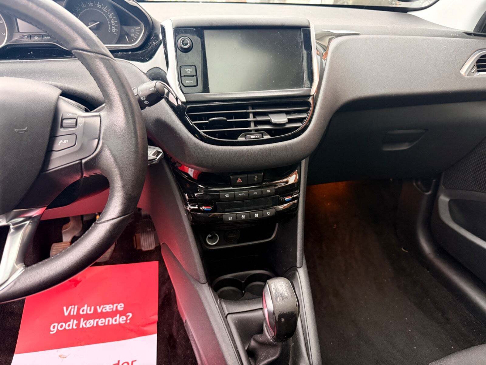 Peugeot 208 1,2 VTi Allure Sky