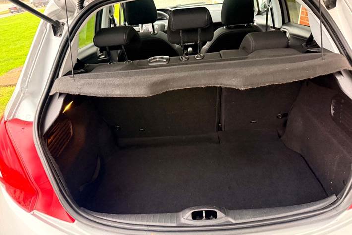 Sølv Peugeot 208 fra 2012